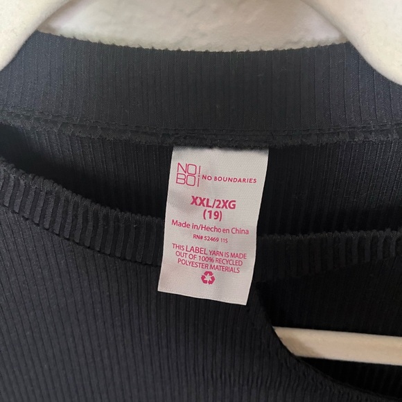 Black top with left shoulder detail showing, size XXL - Picture 3 of 4